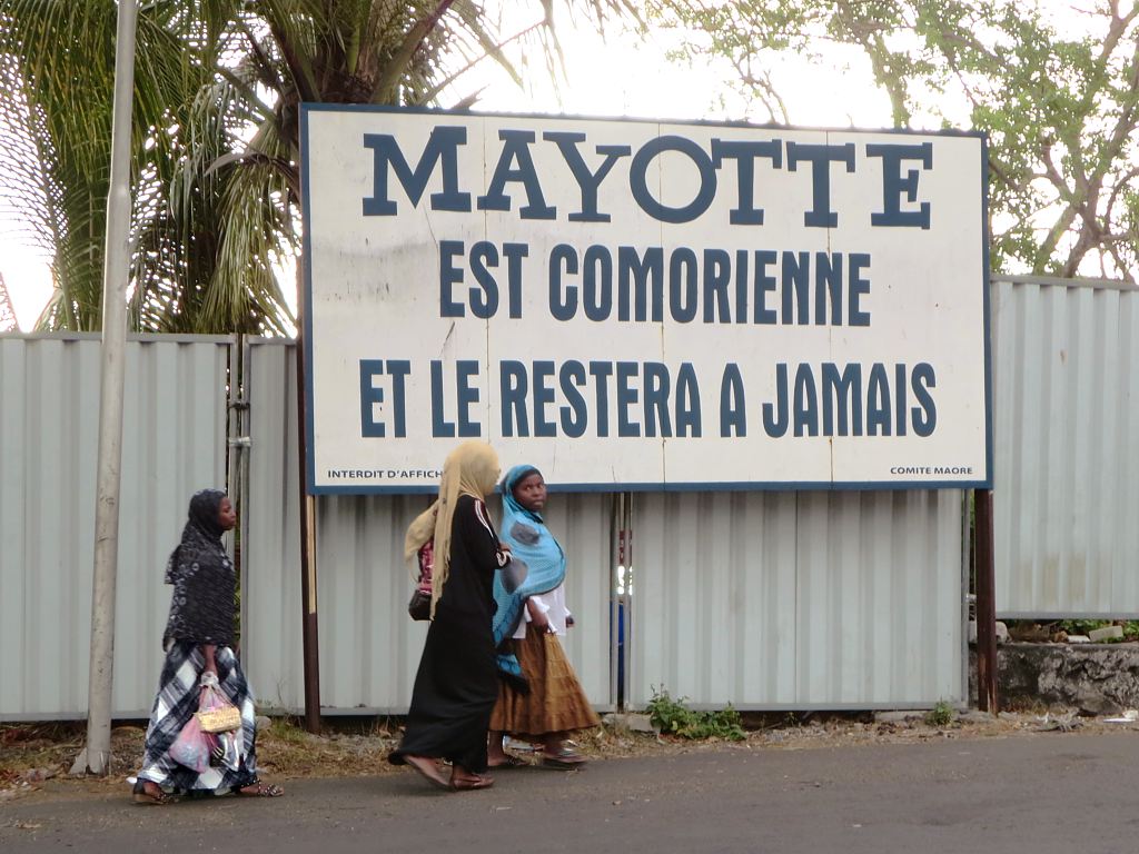 Moroni continue de revendiquer le retour de Mayotte dans le giron comorien. Ici, une pancarte dans le centre de la capitale.