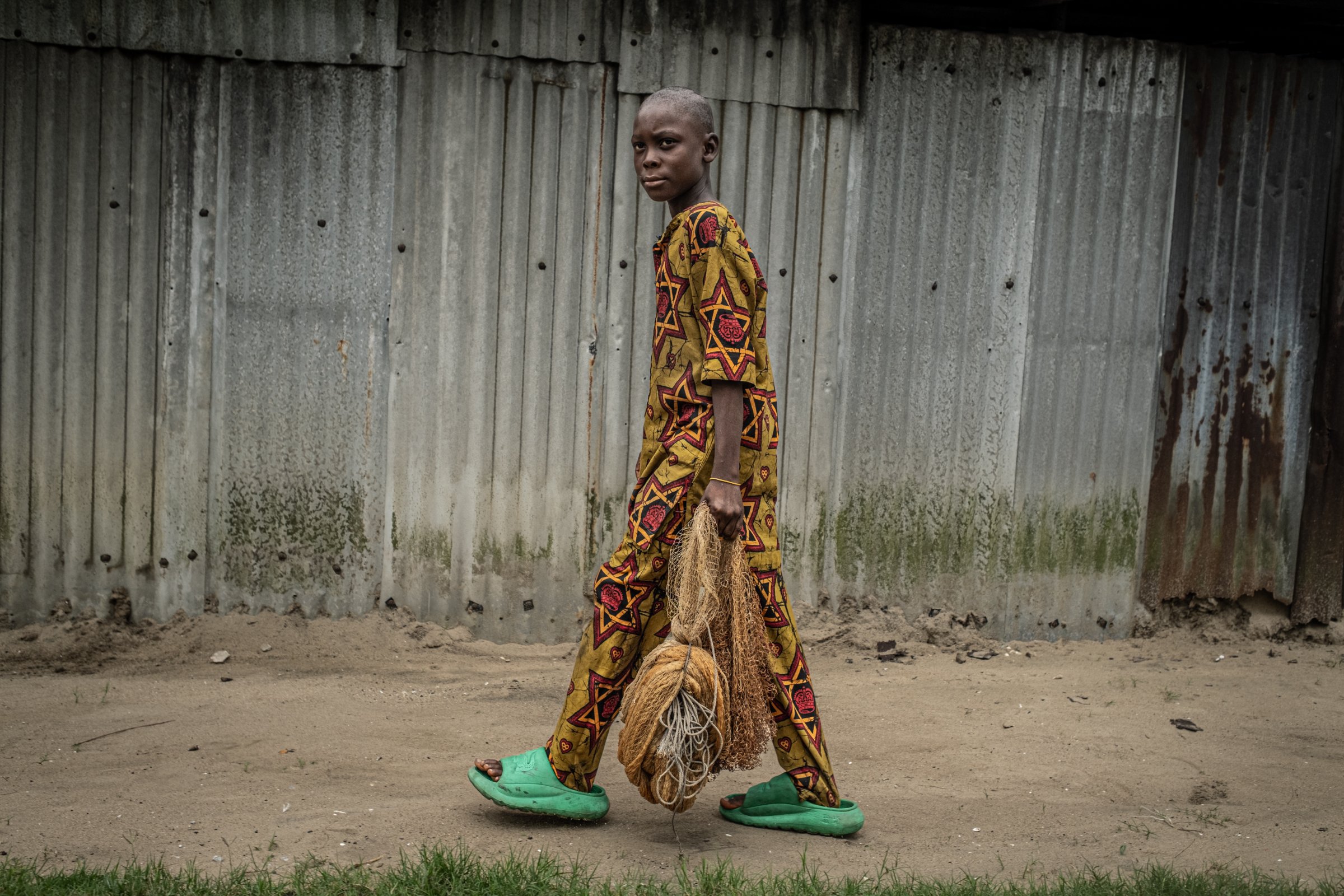 Dans les ruelles de Bodo. Que vont devenir les générations futures alors que les fuites de pétrole ont pratiquement anéanti le poisson ? En Ogoniland, Rivers State, Nigeria.