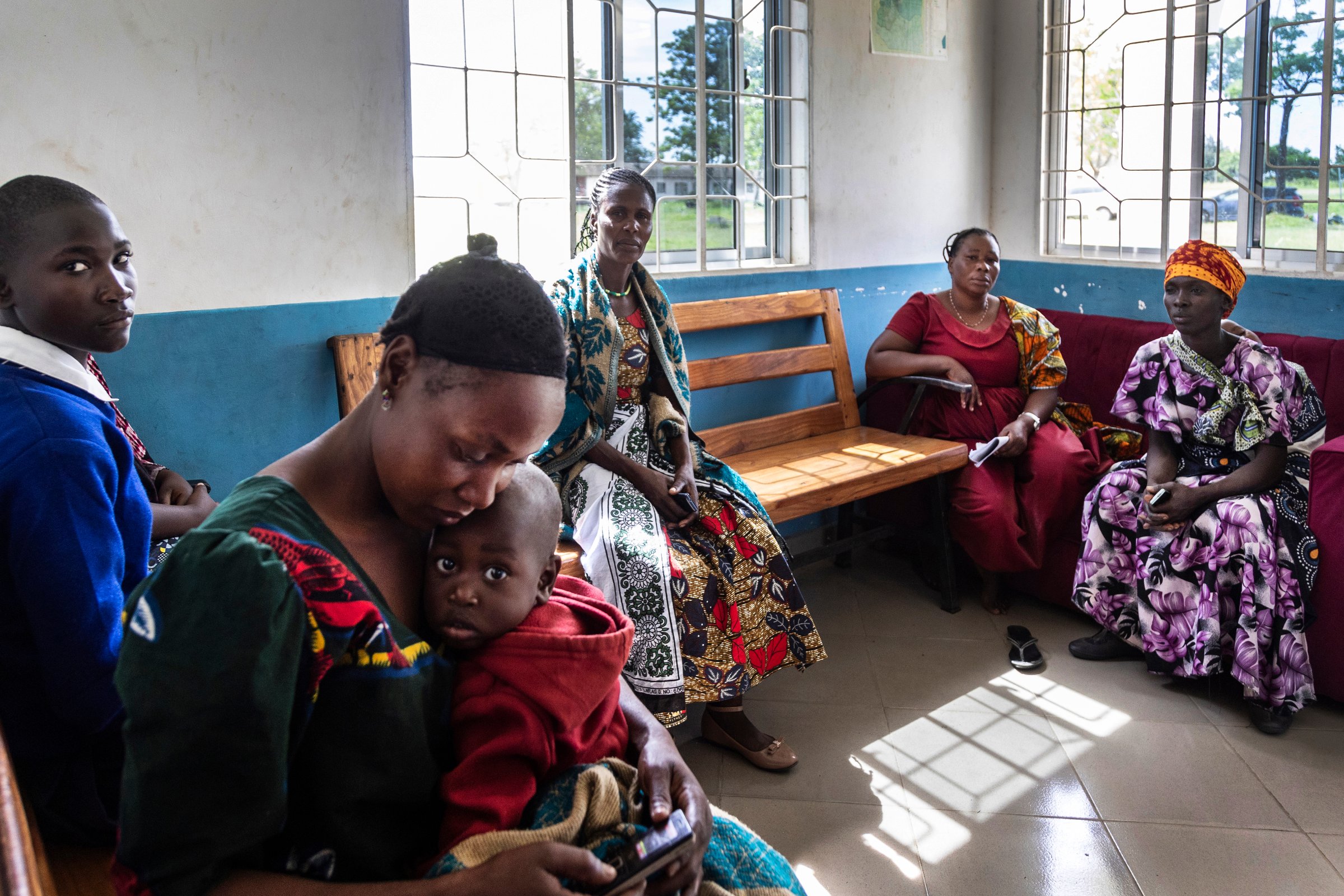 Au sein du bureau de lutte contre les violences sexistes, dans le village de Mugumu (nord de la Tanzanie, janvier 2025).