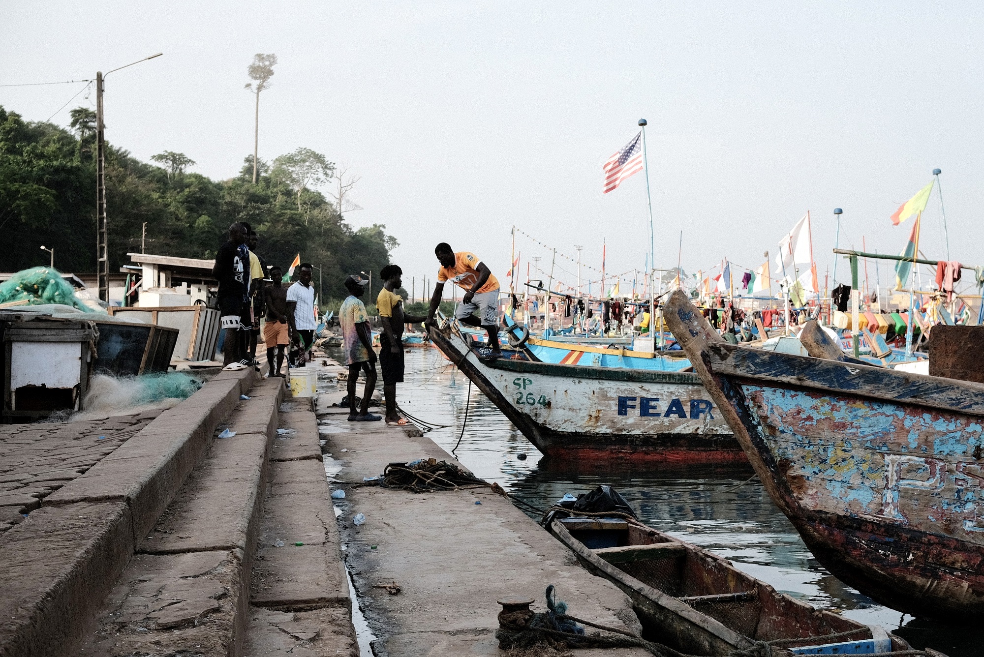Équipage de pêche ghanéen. San Pedro, Côte d'Ivoire, 2024.