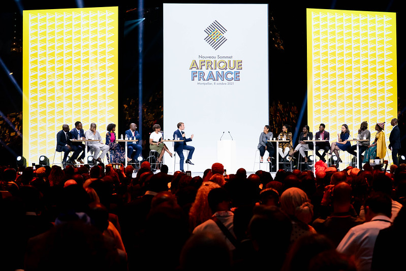 Emmanuel Macron entouré de « sa » société civile lors du sommet de Montpellier en octobre 2021.