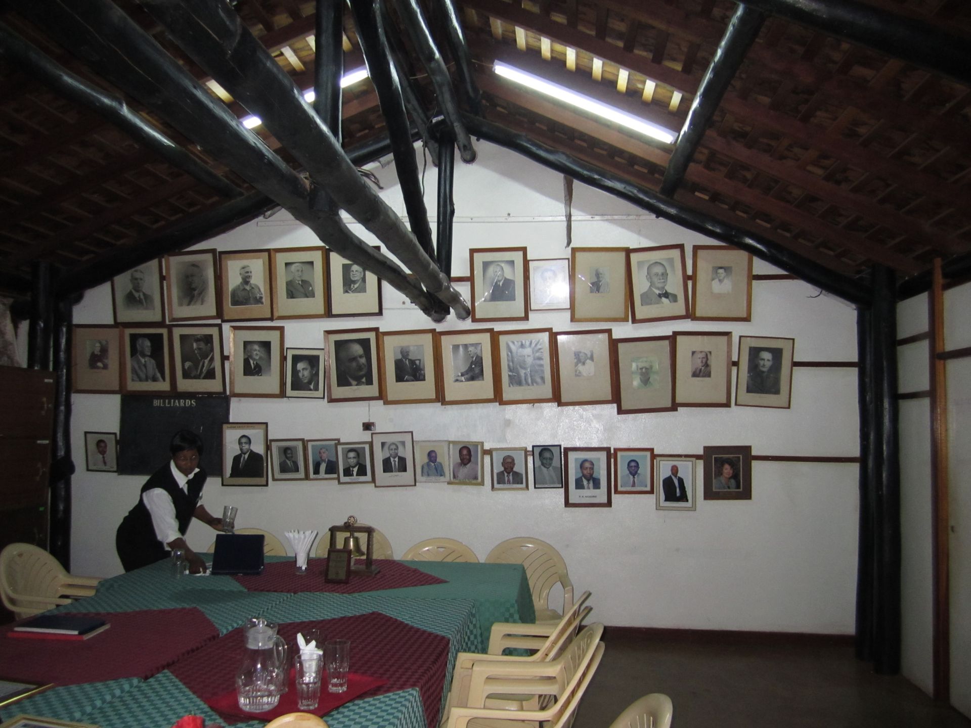 L'africanisation des clubs s'est produite sur une durée assez longue. Ici, la galerie de portraits des présidents du Thika Sports Club montre que le club a été dirigé par des Blancs jusqu'à la fin des années 1970.