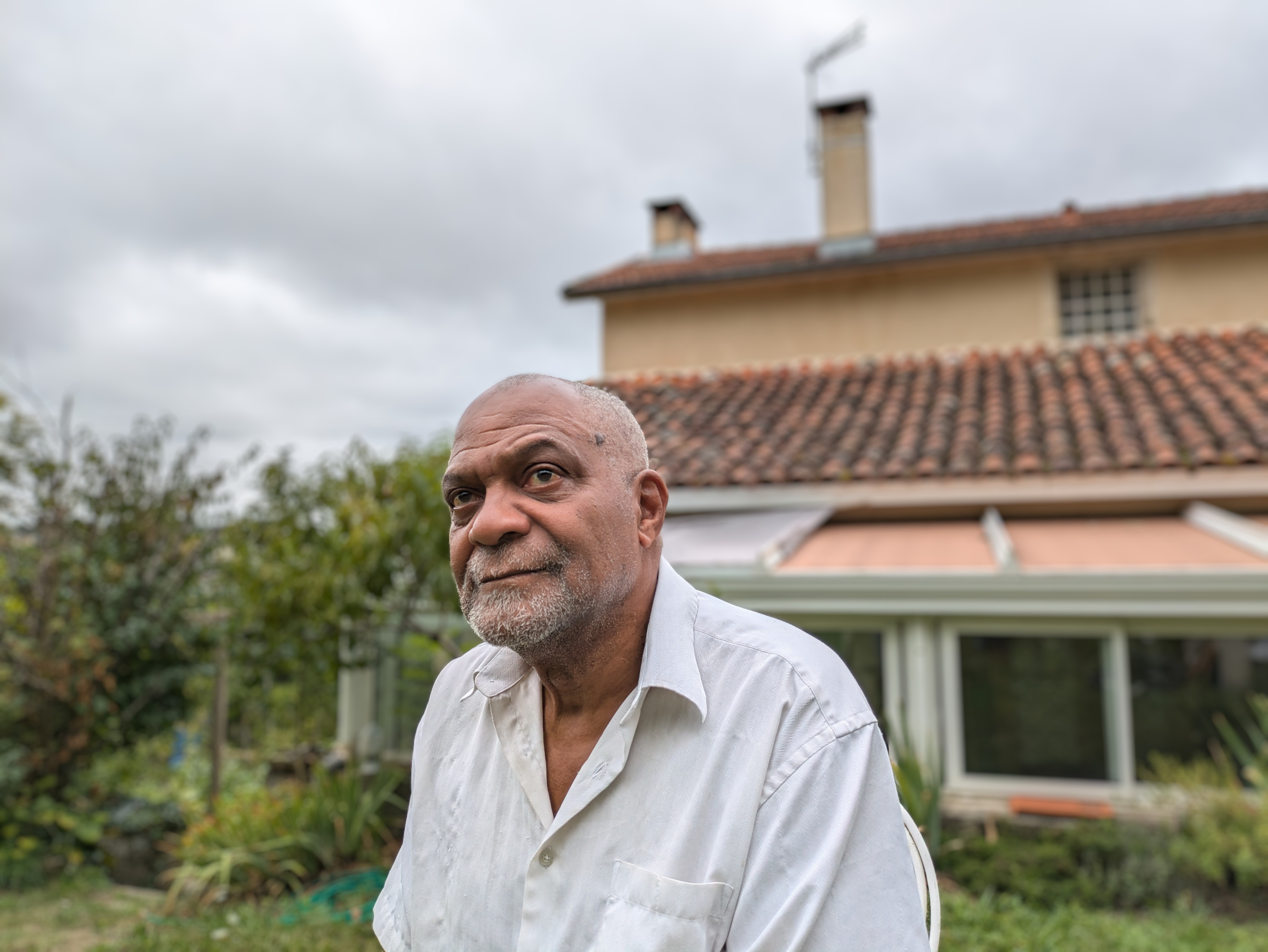 Yves Abibou, le 4 septembre 2024, chez lui, en Aveyron, dans le sud de la France.