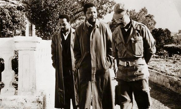 Nelson Mandela lors de son séjour en Algérie, en 1962.