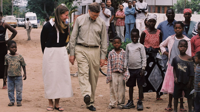 Melinda et Bill Gates au Mozambique en 2003.