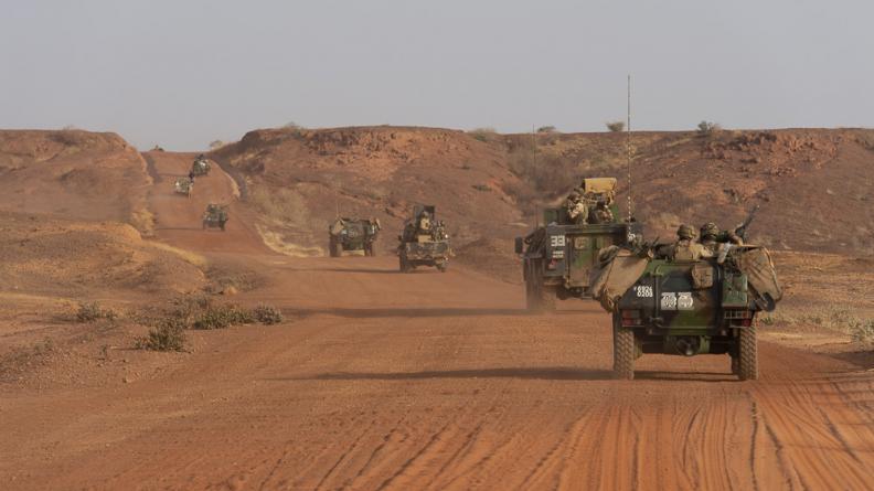 Une patrouille de la force Barkhane, en mars 2022, en territoire nigérien.