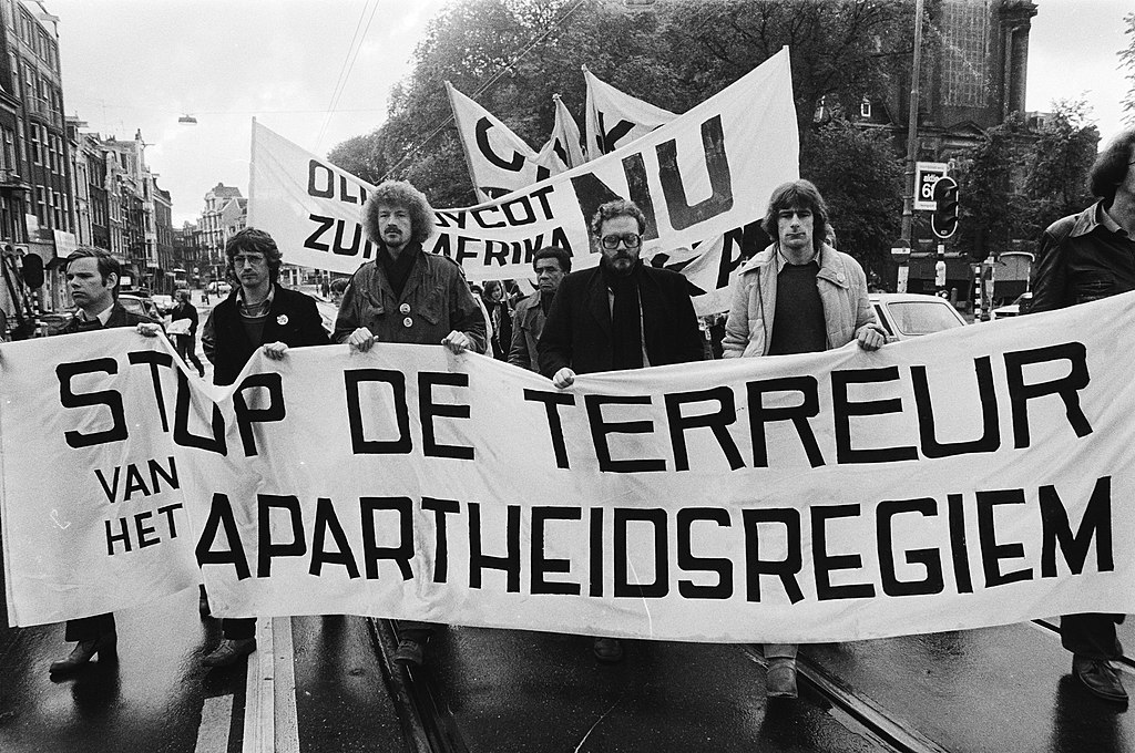Manifestation contre l'apartheid à Amsterdam, aux Pays-Bas, en 1980.