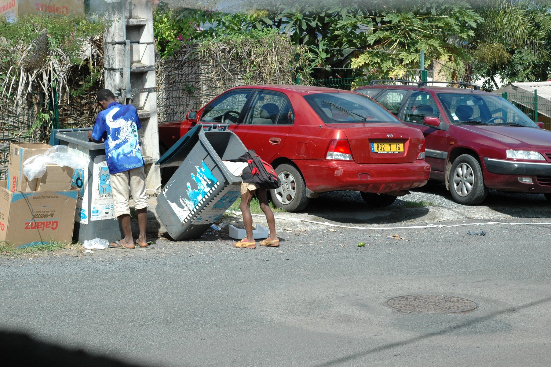 Ceux que l'on appelle les « enfants des rues » à Mayotte, des mineurs livrés à eux-mêmes, sont apparus au milieu des années 2000 (ici en 2008).