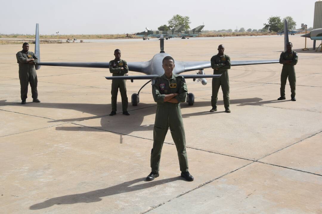 Pilotes nigérians de drones chinois CH-3 tout juste diplomés (mars 2018).