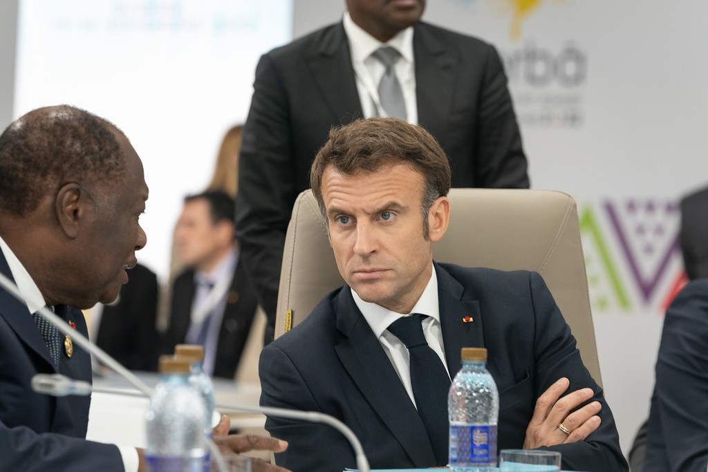 Alassane Ouattara et Emmanuel Macron, lors du Sommet de la francophonie, le 19 novembre 2022, à Djerba.