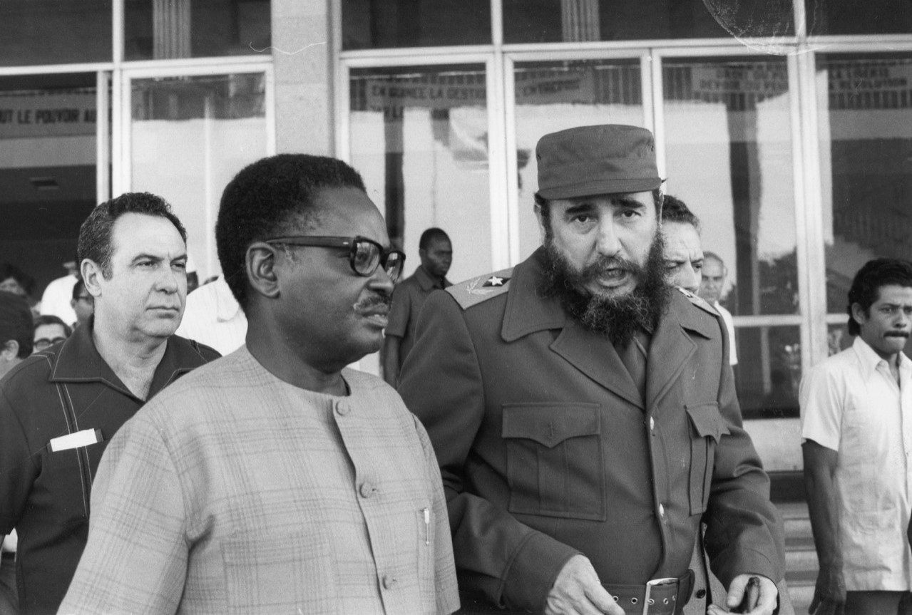 Agostinho Neto, avec Fidel Castro, à Conakry, en 1976.