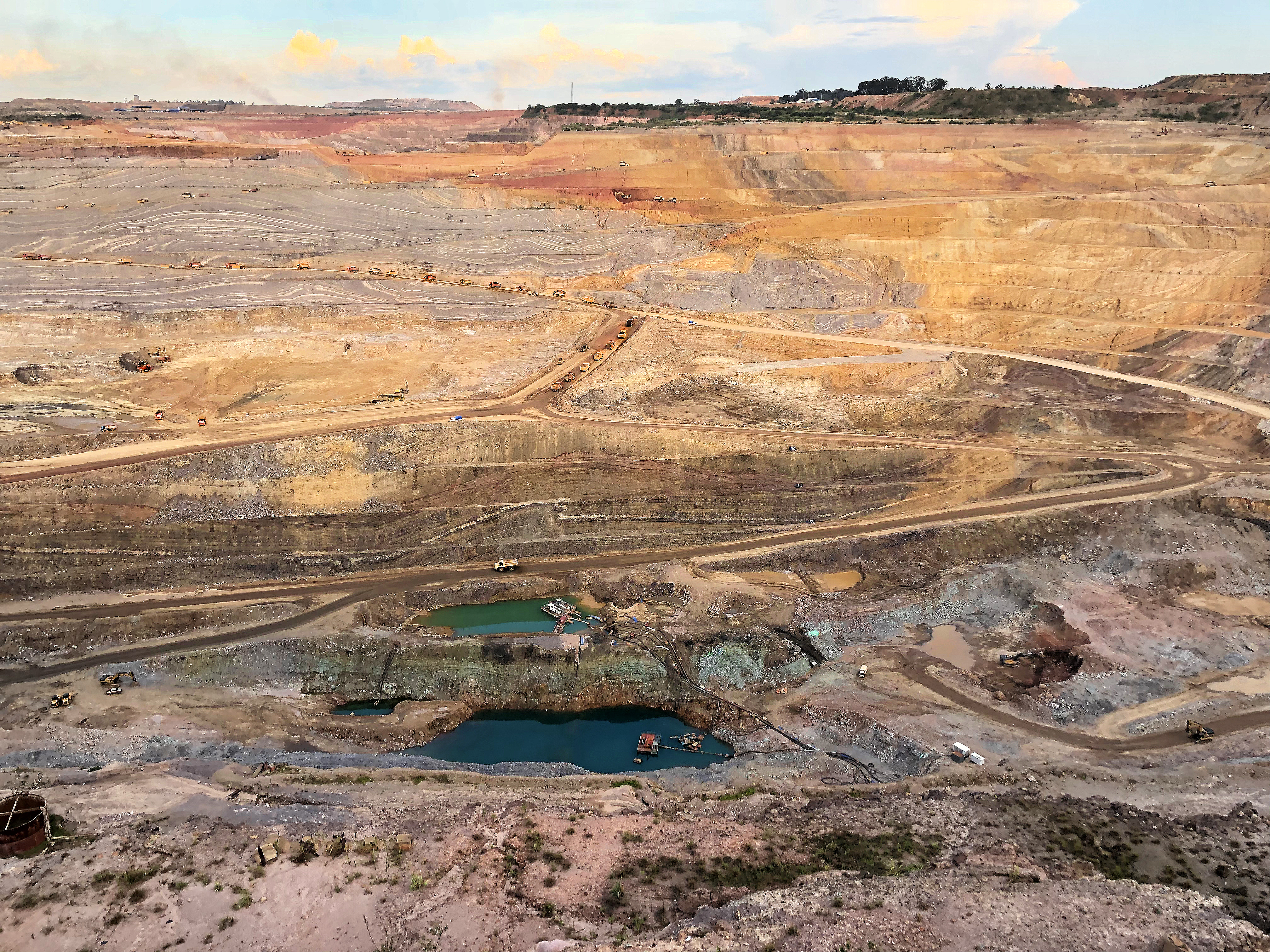 Vue de la mine industrielle de la Sino-Congolaise des Mines, fruit de l'accord « minerais contre infrastructures » (Kolwezi, novembre 2019).