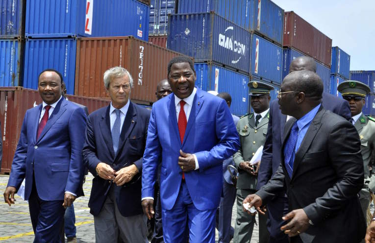 De gauche à droite, Mahamadou Issoufou, Vincent Bolloré et Thomas Boni Yayi en avril 2014.