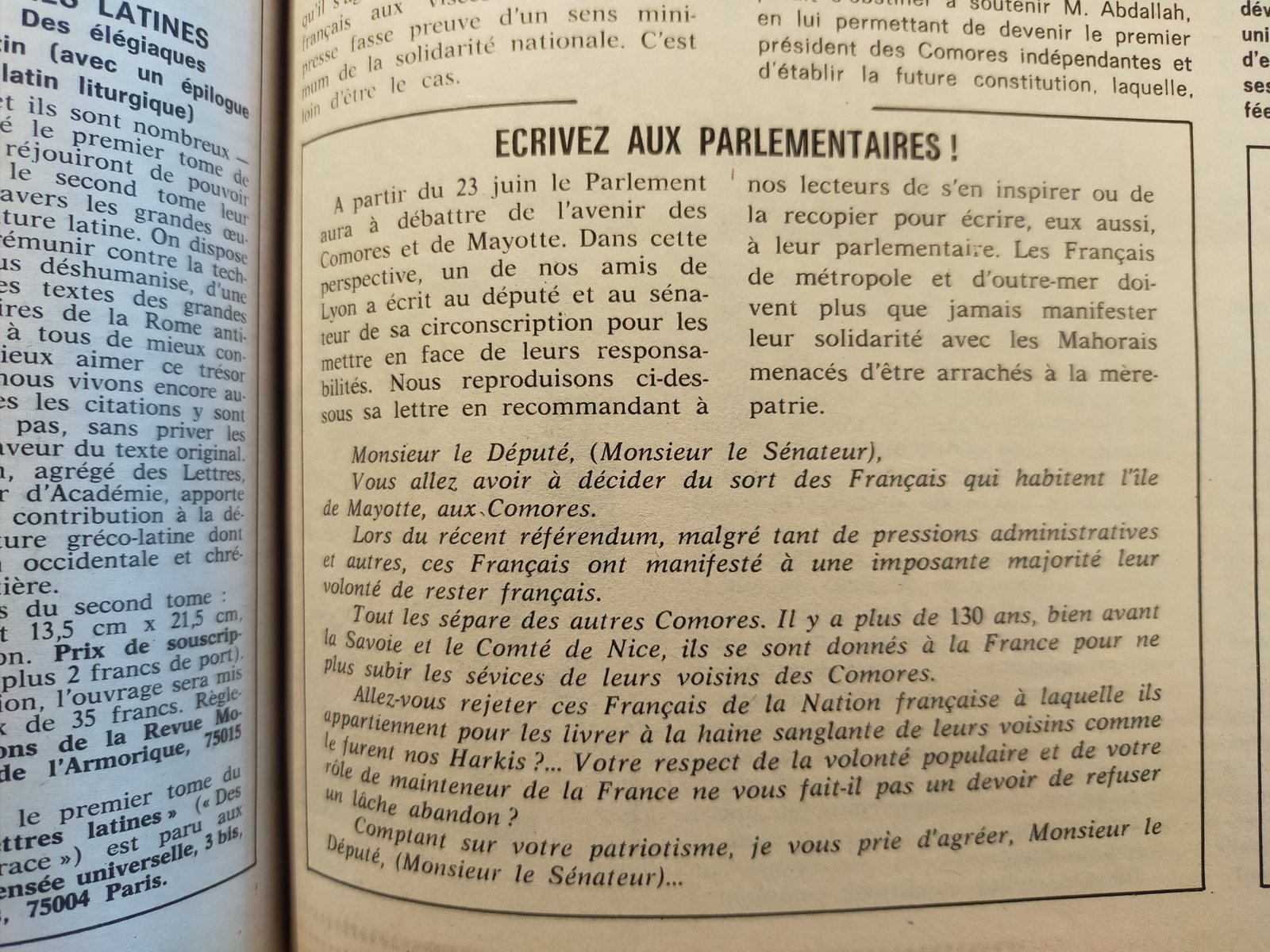 En 1974, le journal de L'Action française, {Aspects de la France}, propose à ses lectrices et lecteurs d'écrire aux parlementaires pour soutenir le combat en faveur de « Mayotte française ».