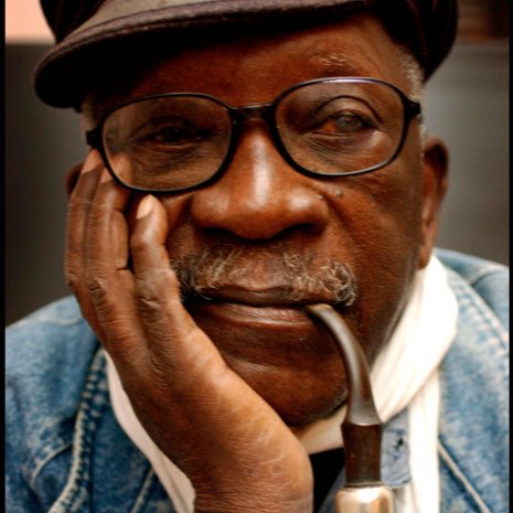 Un portrait d'Ousmane Sembène.