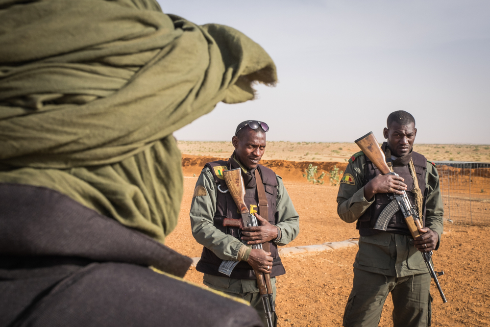 Des soldats de l'armée malienne, en décembre 2015, à Ansongo.