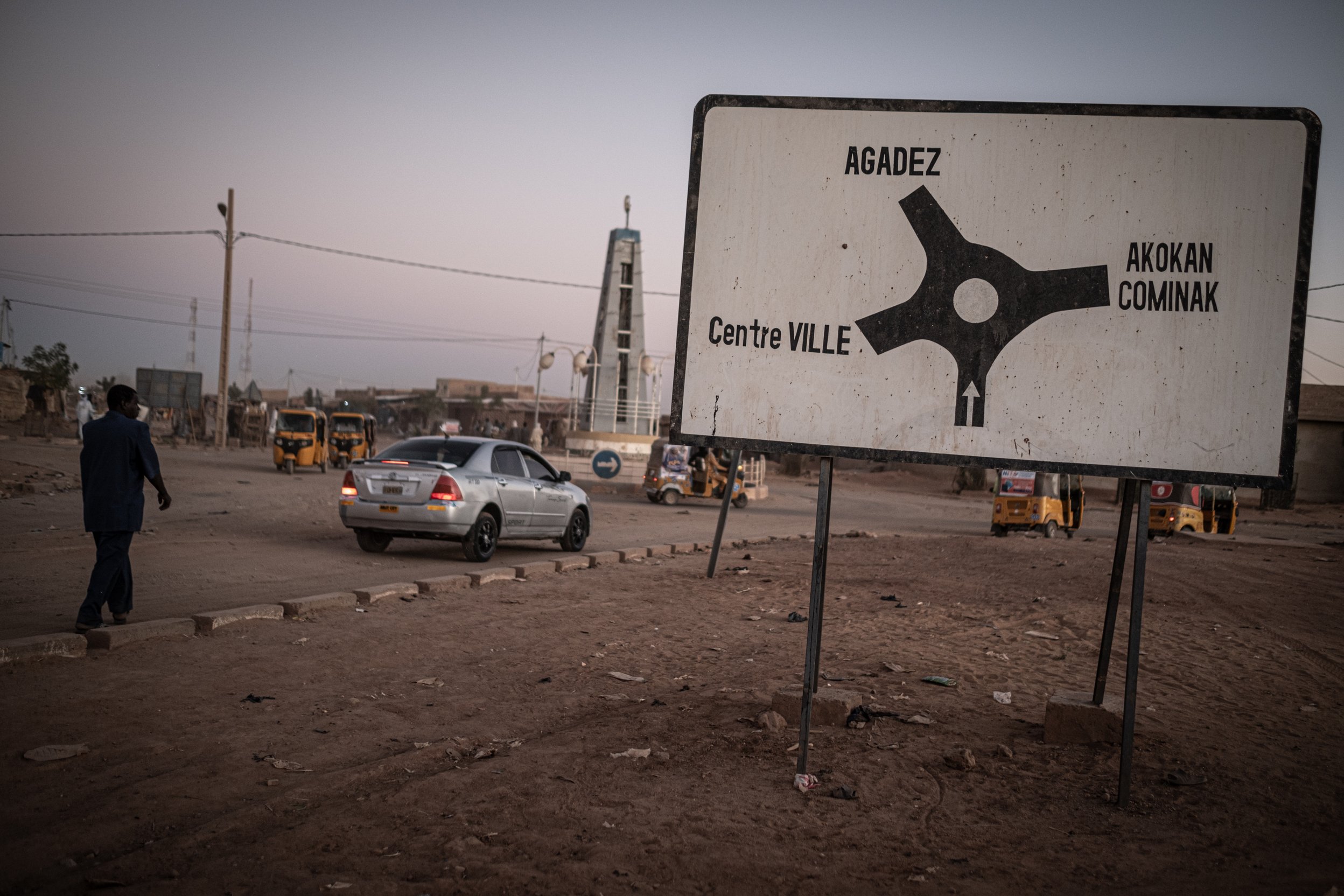Au cœur d'Arlit, sur son principal axe routier.