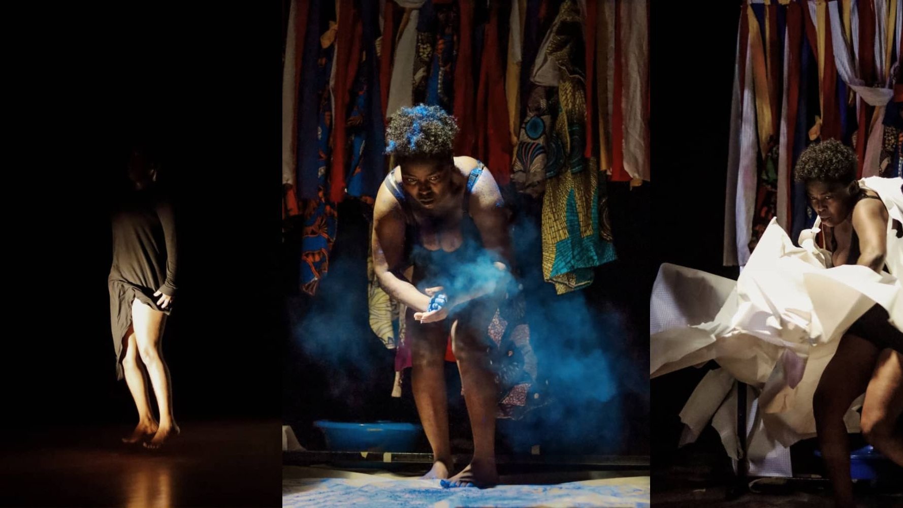 L'image présente une scène de performance artistique en trois parties. À gauche, on voit une silhouette sombre d'une danseuse, légèrement éclairée, qui se tient debout, les jambes nues, suggérant une posture pensive ou introspective. Au centre, une autre danseuse est en action, entourée de fumée, en train de manipuler des objets, évoquant une intensité émotionnelle et une interaction avec l'espace. Enfin, à droite, la danseuse semble déchirer des morceaux de tissu, exprimant un mouvement dynamique et presque chaotique. En arrière-plan, une tapisserie colorée de tissus suspendus ajoute une texture visuelle riche et un contraste vibrant à la scène sombre. L'ensemble crée une atmosphère à la fois intime et expressive, transmettant des émotions variées à travers le mouvement et la présence corporelle.