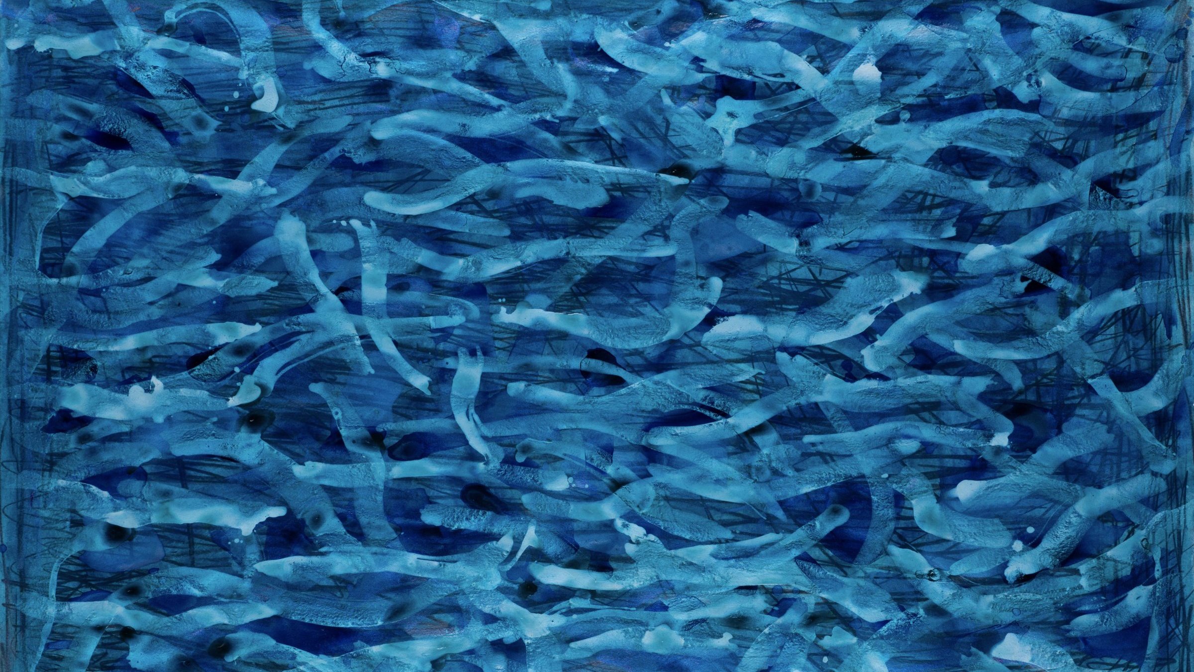 Cette image représente une composition abstraite dominée par des nuances de bleu, allant du clair au foncé. On y trouve des formes fluides et sinueuses qui s'entrelacent, évoquant le mouvement de l'eau ou des vagues. Les coups de pinceau semblent légers et vibrants, créant une sensation de profondeur et de texture. Les lignes se croisent et s'entrelacent, formant un motif dynamique et enchevêtré qui invite à une contemplation attentive et à l'imagination.