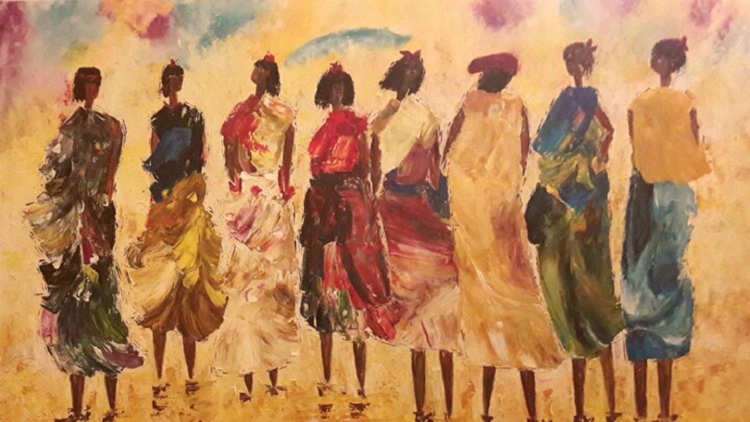 Cette image représente un groupe de femmes se tenant côte à côte, vues de dos. Elles portent des vêtements colorés, qui semblent flotter autour d'elles, suggérant un mouvement. Les robes varient en couleur, mélangeant des teintes de rouge, jaune, vert et bleu, créant un effet vibrant. Le fond est constitué de nuances chaudes, évoquant un paysage ensoleillé, ce qui donne une ambiance joyeuse et dynamique à l'œuvre. Le tableau suggère une connexion entre les femmes, renforcée par leur position rapprochée. Cela pourrait évoquer des thèmes de communauté, de culture ou de tradition.