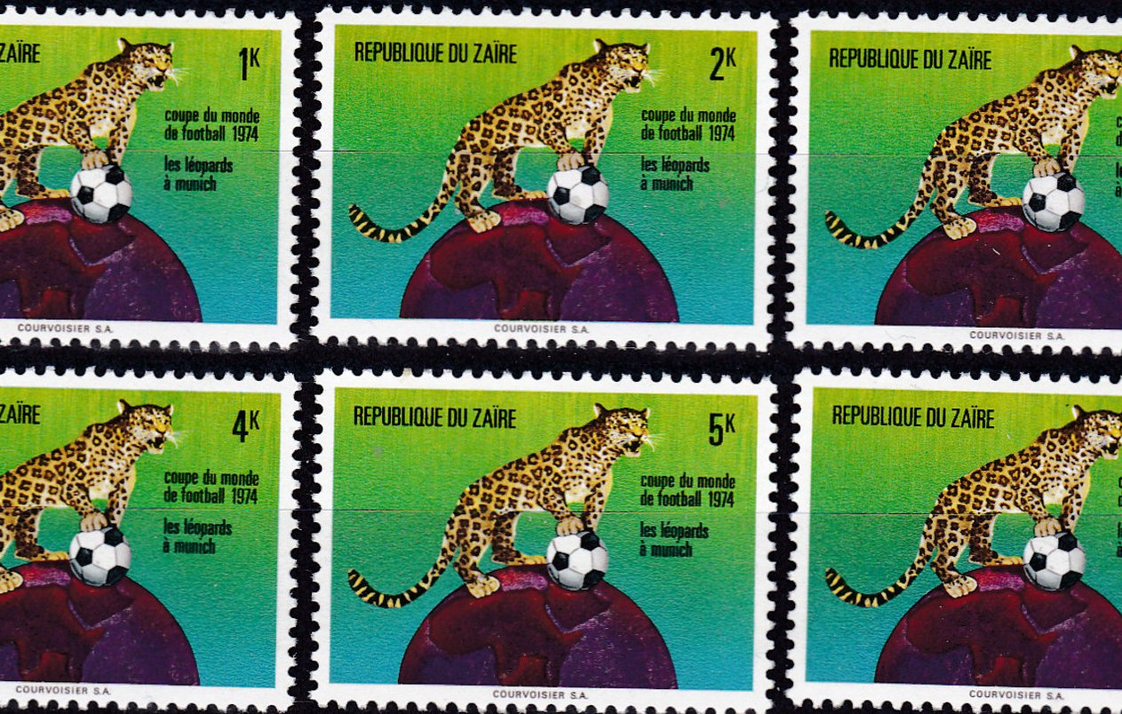Cette image présente une série de timbres représentant un léopard sur un globe terrestre, avec un ballon de football à ses pieds. Chaque timbre est de couleur vibrante, avec un fond dégradé allant du vert au bleu. Le léopard est illustré de manière réaliste, positionné fièrement, symbolisant la force et l'agilité. Les timbres sont numérotés de 1 à 6, indiquant des valeurs différentes, et portent l'inscription "République du Zaire" ainsi que la mention de la Coupe du Monde de football de 1974. L'ensemble crée une ambiance dynamique et festive en célébrant cet événement sportif majeur.