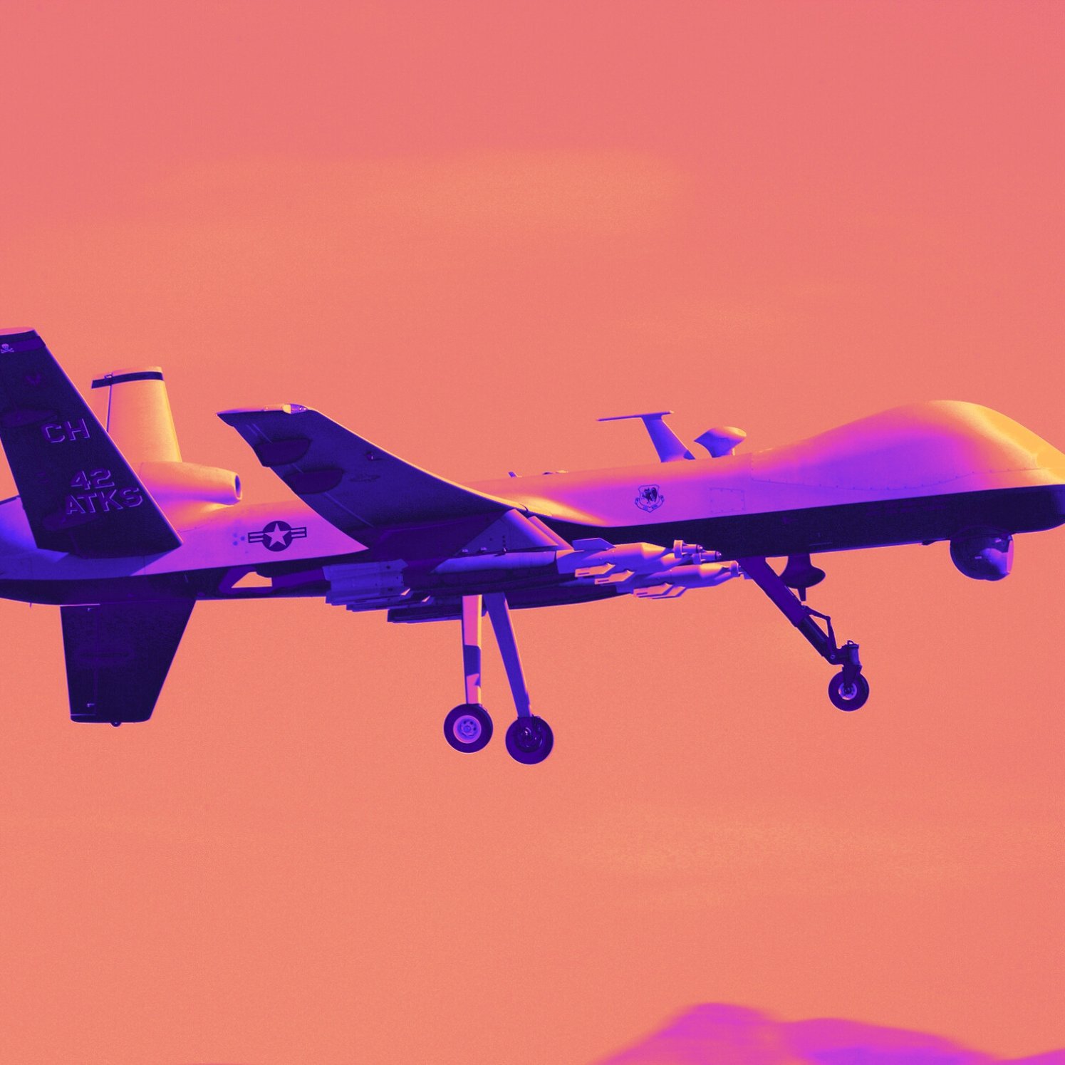 L'image montre un drone militaire en vol, sur fond coloré avec des nuances de rose et violet. Le drone a une silhouette élancée, avec des ailes étendues et une hélice distinctive à l'arrière. Ses couleurs, principalement blanches et grises, contrastent avec l'arrière-plan vibrant. On peut imaginer que le drone est en mission, flottant dans le ciel avec une certaine élégance et une technologie avancée, symbolisant à la fois la puissance et la modernité.