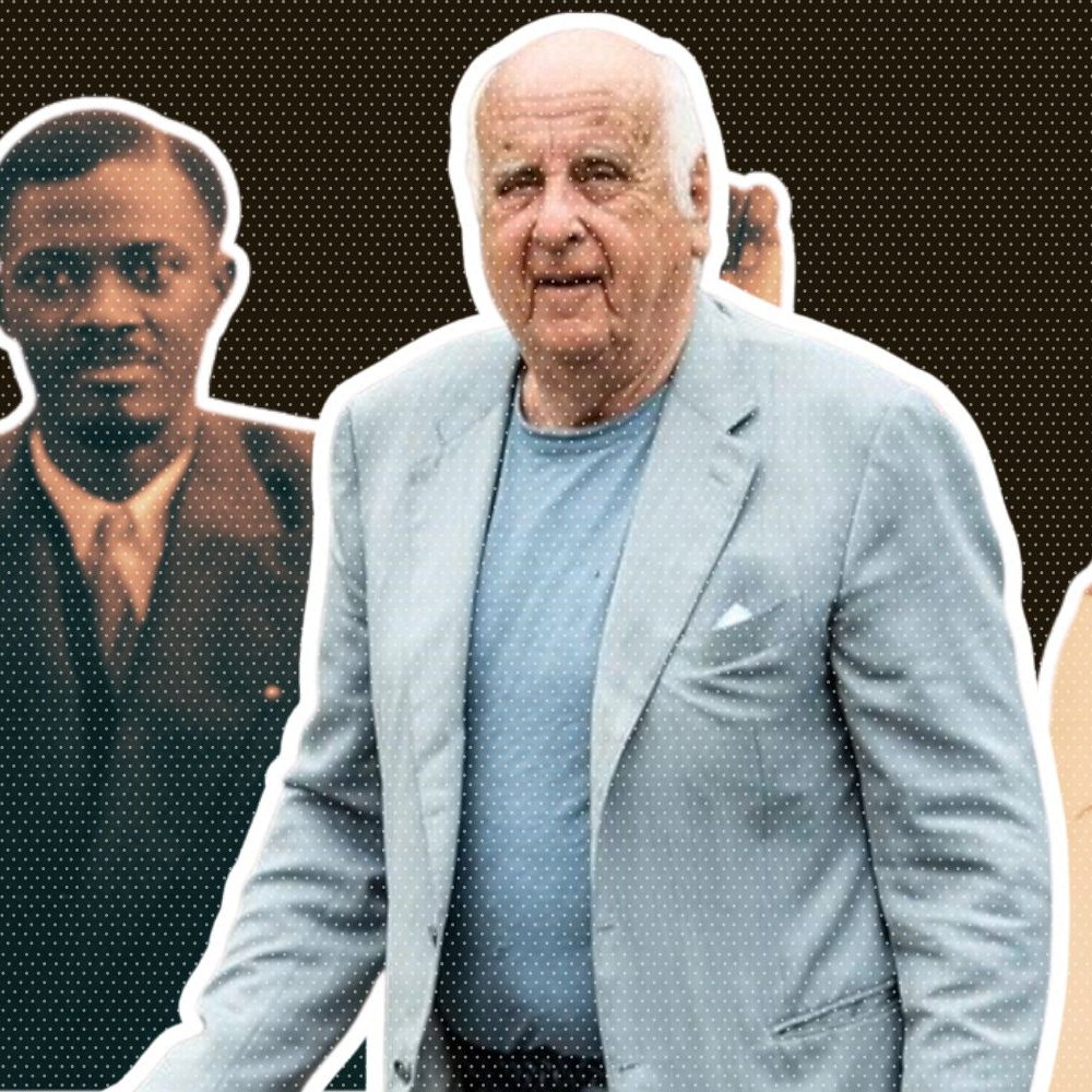 L'image présente trois figures distinctes, chacune représentée dans un style photographique. 1. À gauche, un homme noir, habillé en costume sombre, lève un bras avec détermination, montrant potentiellement un geste de protestation ou de célébration. 2. Au centre, un homme plus âgé, d'apparence amicale, porte un blazer clair et un t-shirt bleu. Il semble être en train de marcher, dégageant une aura de respectabilité et de sagesse. 3. À droite, un homme habillé en uniforme militaire, portant des lunettes de soleil et des décorations sur sa tenue. Son expression est sérieuse, ajoutant une dimension de pouvoir ou d'autorité à son image. L'arrière-plan est de couleur sombre, mettant en valeur les personnages qui sont entourés d'un contour blanc, ce qui attire l'attention sur leurs différences de style et de caractère.