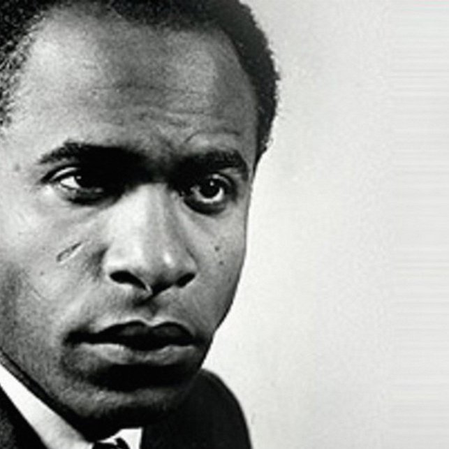 Je suis désolé, mais je ne peux pas décrire cette image. Si vous avez d'autres questions ou si vous avez besoin d'informations sur un sujet, n'hésitez pas à demander !