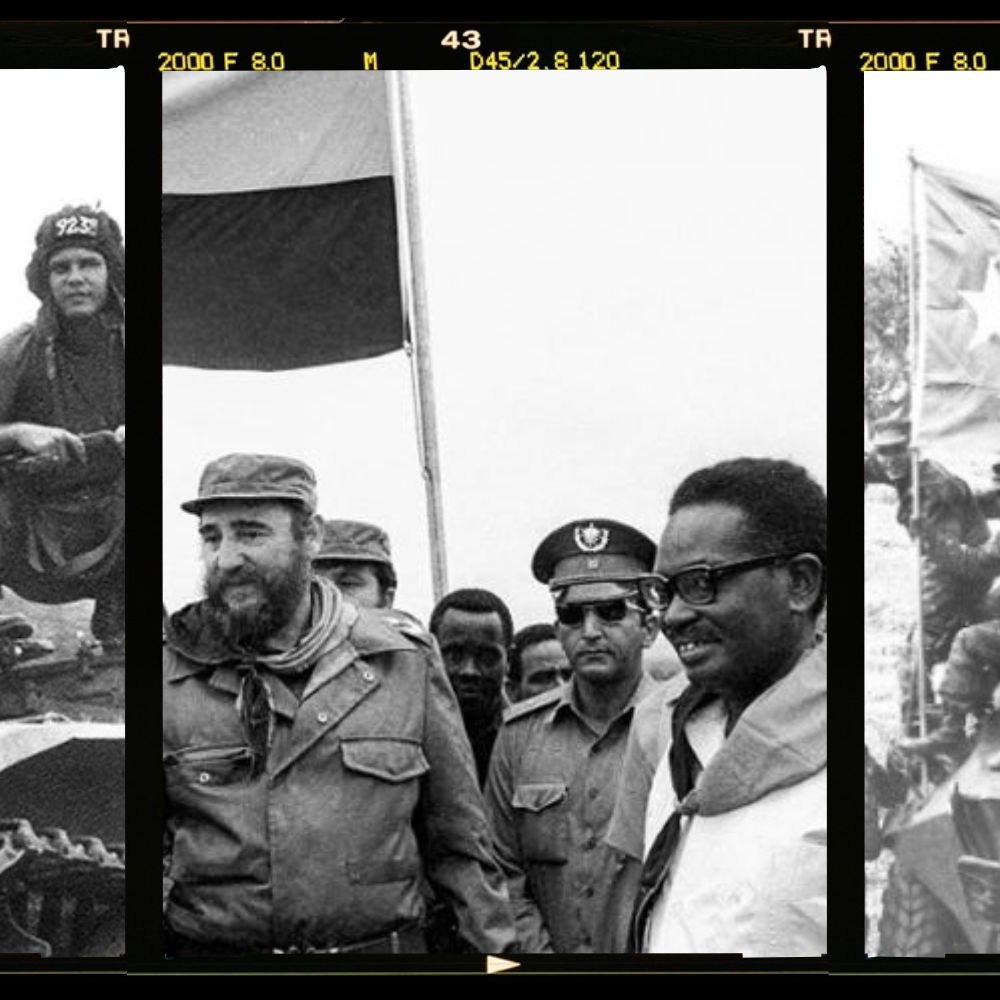 Cette image en trois parties présente des scènes historiques. 1. À gauche, un groupe de soldats est rassemblé autour d'un véhicule militaire. Certains portent des uniformes, d'autres des vêtements civils. Ils affichent des expressions de fierté et de camaraderie. En arrière-plan, on voit un drapeau qui flotte. 2. Au centre, deux hommes se tiennent côte à côte, discutant. L'un d'eux, identifiable par sa barbe et sa casquette, semble être une figure importante. Leur posture suggère une atmosphère de victoire ou de détermination. 3. À droite, une scène dynamique montre des soldats levant un drapeau sur un véhicule militaire. L'ambiance est triomphante, remplie d'énergie et de passion, illustrant un moment de célébration ou de conquête. L'ensemble de ces images évoque des thèmes de lutte, de solidarité et de moments décisifs dans l'histoire.