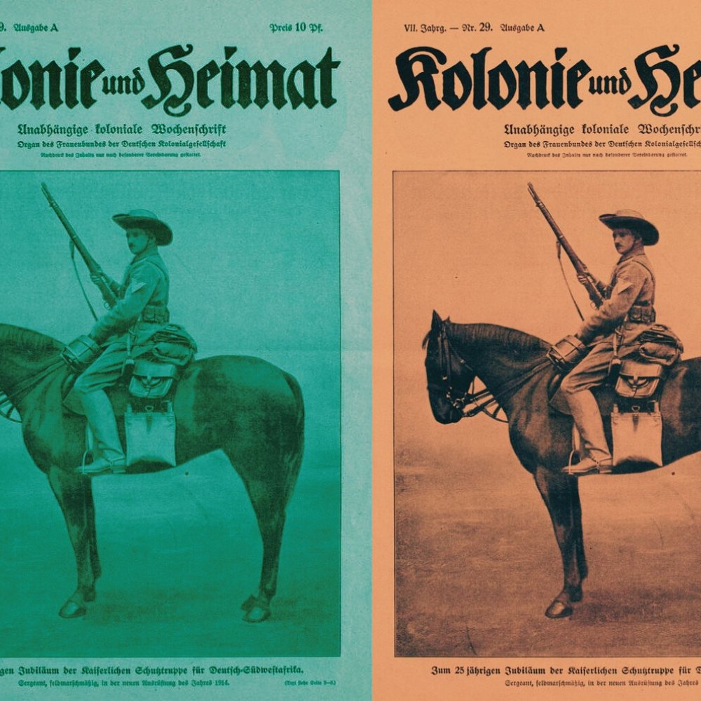 L'image présente une série de couvertures de magazine intitulé « Kolonie und Heimat », qui signifie « Colonies et Patrie » en français. Ces couvertures sont présentées en plusieurs teintes de couleurs différentes : une en vert, une en orange, et une en violet. Chaque couverture montre un homme habillé en tenue d'équitation, tenant un fusil, approché de son cheval. L'homme est en position droite, affichant une expression déterminée. Le cheval est représenté dans une posture robuste, avec une attention particulière portée sur ses détails. Le fond est assez simple, mettant en valeur le sujet central. Ces couvertures semblent refléter un style visuel vintage, probablement datant d'une époque où le colonialisme était un sujet courant. L'ensemble de l'image a également une texture qui donne l'impression d'imprimerie ancienne.