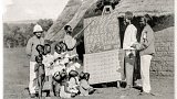 L'école des enfants de troupes de tirailleurs indigènes au Soudan (actuel Mali), en 1906.