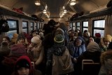 Le train se remplit en gare de Lviv, en Ukraine, le 7 mars 2022. Direction la Pologne. Rostand Bangou et d'autres Africains ont dû tenir tête aux contrôleurs ukrainiens pour trouver une place.
