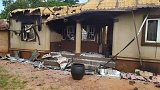 Les restes de la maison de Salome Abuh, une dirigeante du Parti démocratique populaire (PDP), après qu'elle eut été tuée dans un incendie criminel.