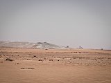 D'énormes tas de boues radioactives provenant du processus de lixiviation sont empilés à ciel ouvert à l'intérieur de la mine de Somaïr.