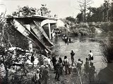 11 novembre 1975. Le pont détruit sur la rivière Bengo pour empêcher les troupes du FNLA d'avancer sur Luanda.