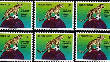 L'image présente une série de timbres-poste provenant de la République du Zaïre, commémorant la Coupe du Monde de football de 1974. Chaque timbre montre un léopard, symbole national, en position fière, perché sur un globe terrestre. Le léopard semble prêt à bondir, et le globe est entouré de couleurs vives, allant du vert au bleu. Les timbres affichent des valeurs différentes : 1K, 2K, 3K, 4K, 5K et 14K, tous ornés de la même illustration, avec le titre "RÉPUBLIQUE DU ZAÏRE" en haut. La scène évoque une célébration du sport et de la fierté nationale, tout en mettant en avant le rôle du football dans la culture.
